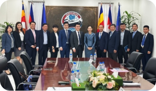 Cherry (second from left) attended a meeting with the Minister of Commerce of Cambodia in April 2024